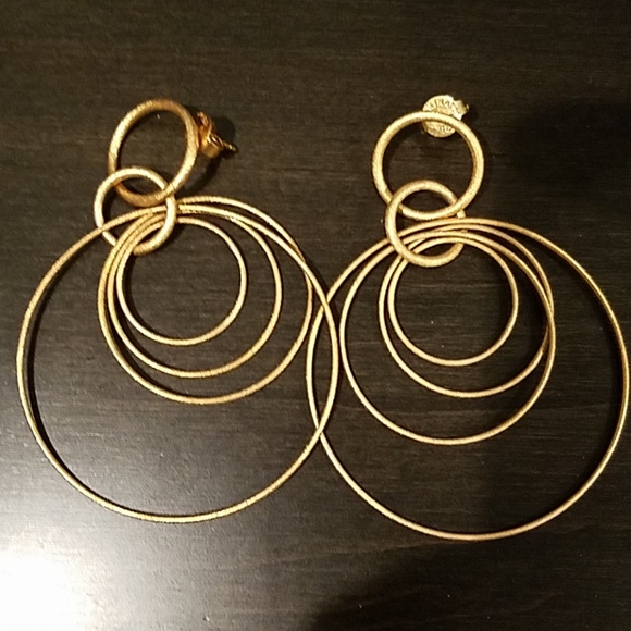 Rivka Friedman 18k yellow gold clad earring - Picture 2 of 2